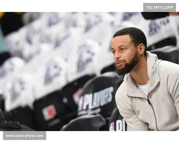 库里西安行结束时温情一幕 跪地为轮椅少年系鞋带感动全场 库里西安行结束时温情一幕 跪地为轮椅少年系鞋带感动全场