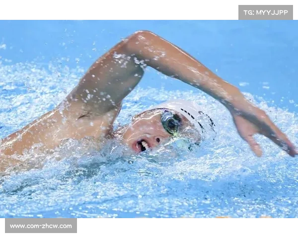 83岁选手勇闯浩坤湖千人泳渡创1200米畅游年龄新纪录 83岁选手勇闯浩坤湖千人泳渡创1200米畅游年龄新纪录